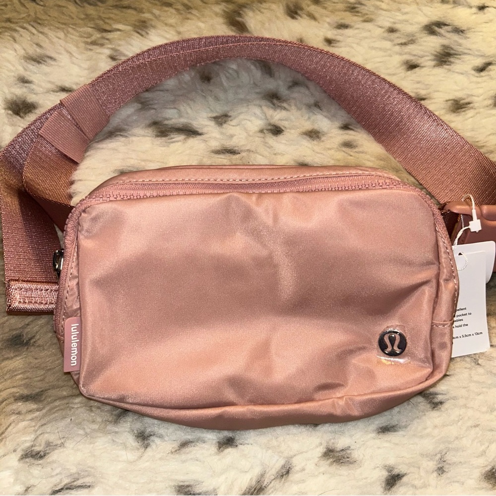 NWT Lululemon Everywhere Belt Bag Pink Pastel